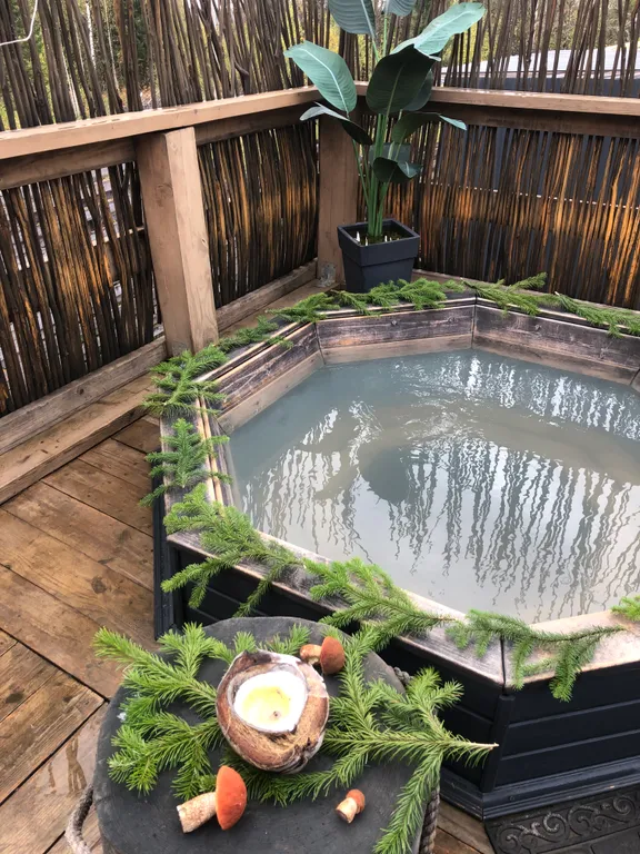 Новая вилла с горячей джакузи в террасе в черте города