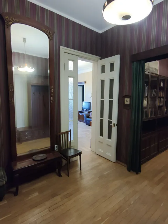 Квартира Квартира с видом на фонтан и анфиладой из трех комнат в центре города — Санкт-Петербург