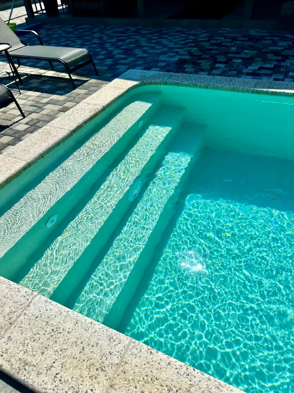 Дом с бассейном