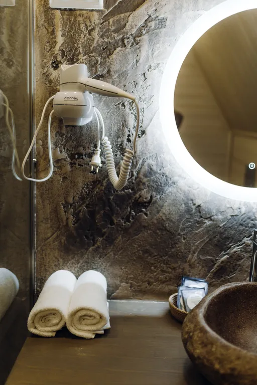 Уютное шале на берегу ручья с баней и купелью на уединенной террасе