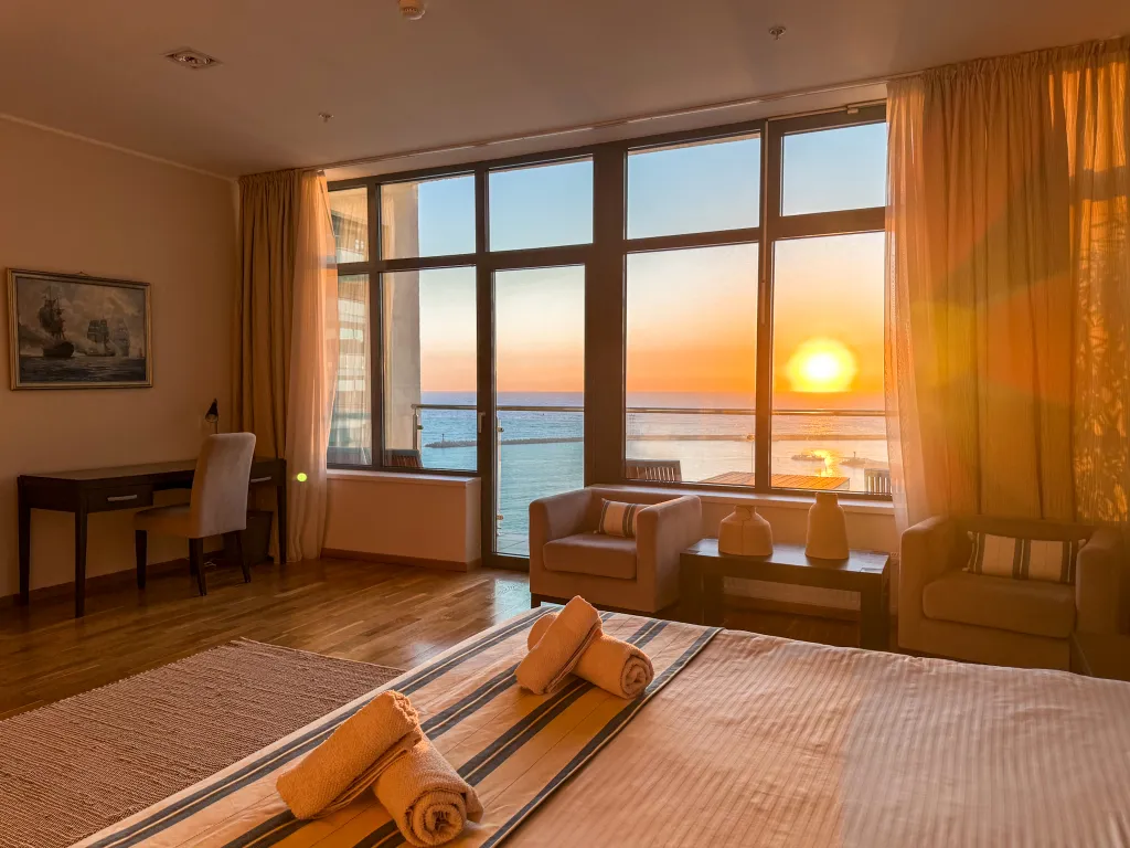 Апартамент 3-х спальный с балконами и панорамой моря