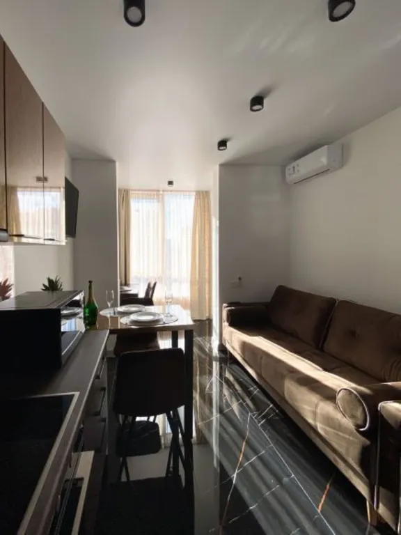 Квартира Квартира ЖК Альпийский квартал, рядом ЖД, 13 этаж, кровать 160 см, вид во двор — Сочи