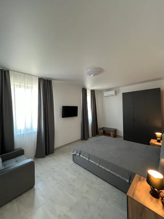 Дом с бассейном и с видом на море и горы