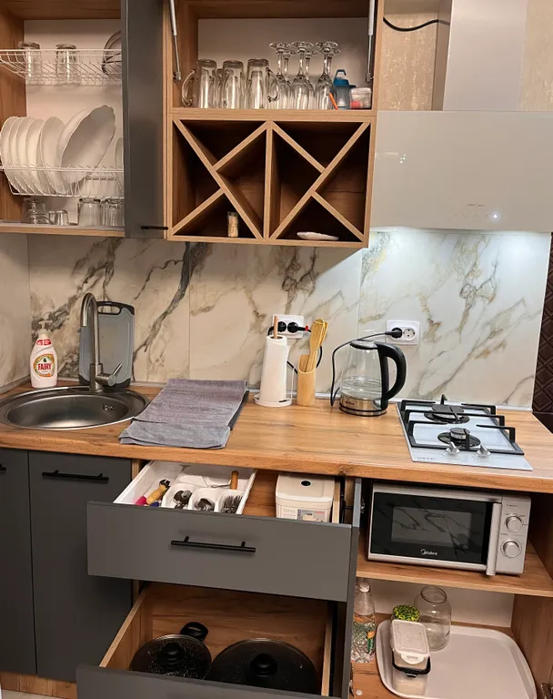 Отличный дом со своим двором в центре поселка