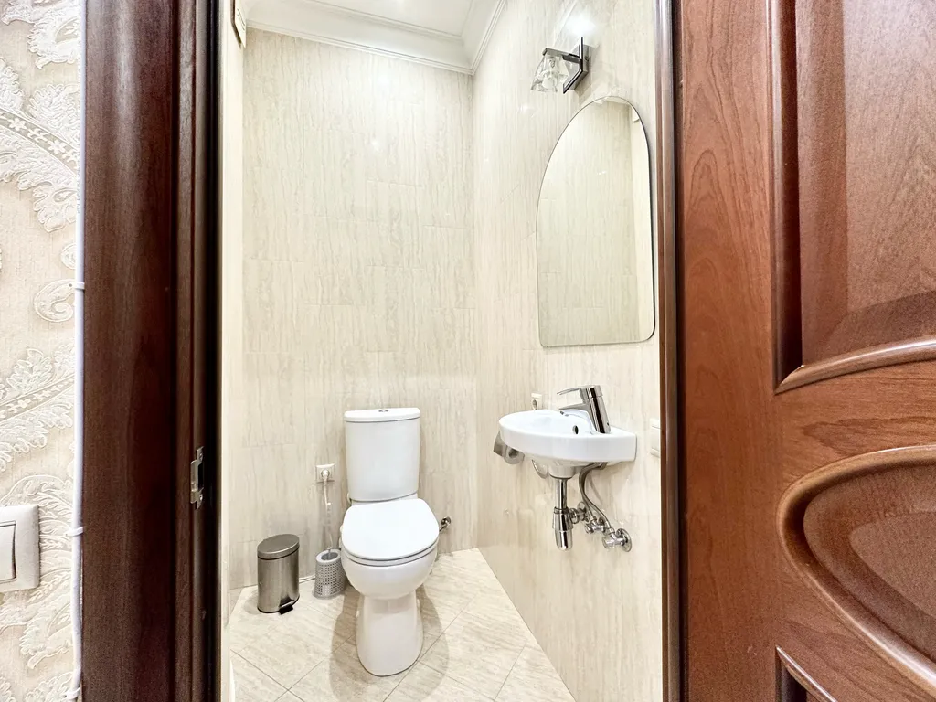 Стильная квартира с балконом и двумя санузлами