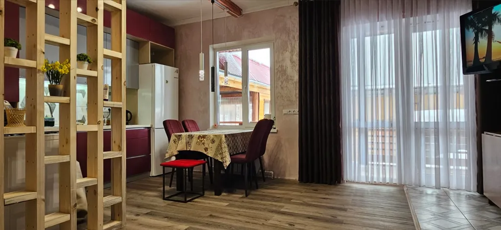 Дом с видом на горы и лес