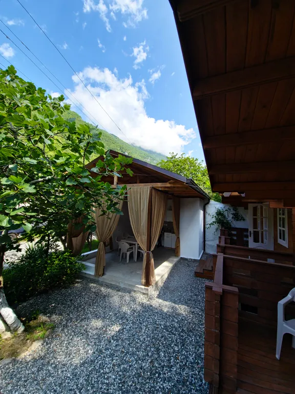 Коттедж Эко домик с парковкой возле горной реки — Гагра