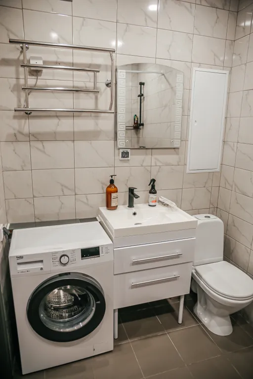 Гармония уюта: светлая студия с кроватью king size