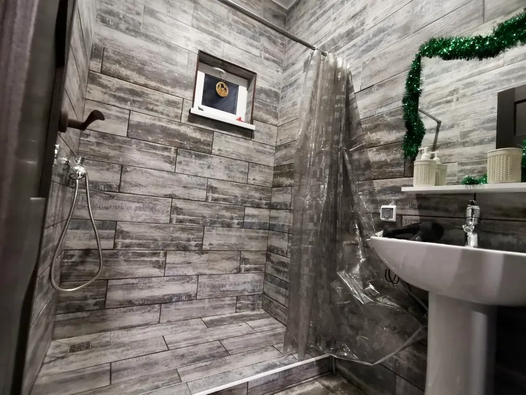 Коттедж Дом с отдельностоящий баней на дровах — Ропша