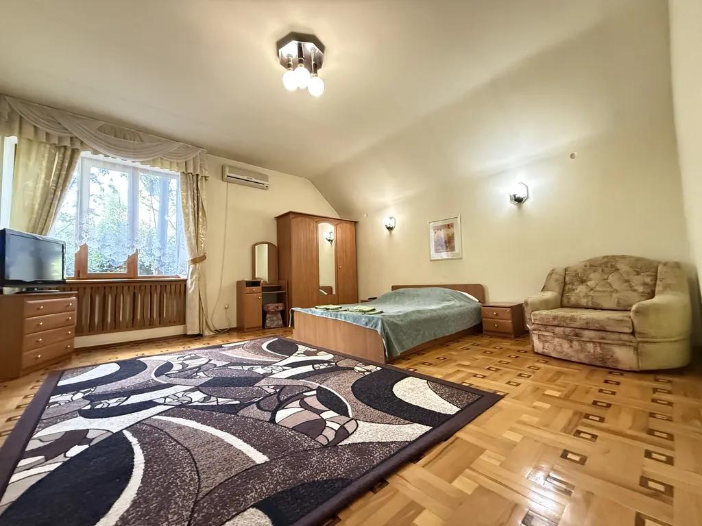 Дом с теплым бассейном у моря в Ялте