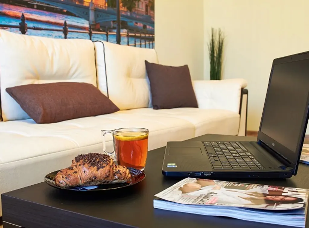 Современные двухкомнатные апартаменты возле ледового дворца