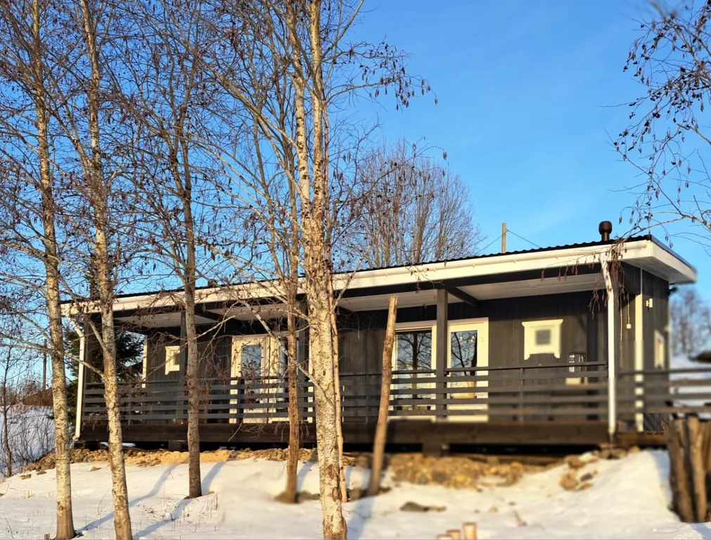 Уютный домик с видом на закат