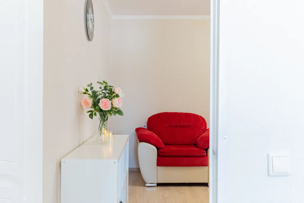 Просторная квартира с камином