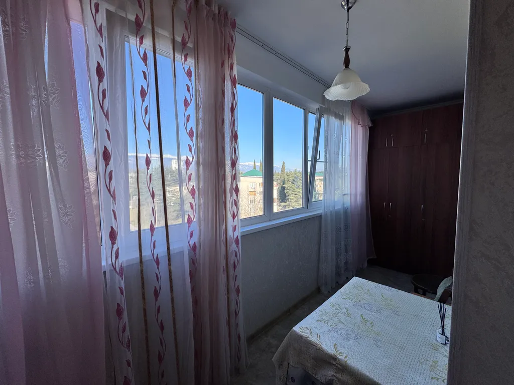 Просторная квартира в центре города Пицунда