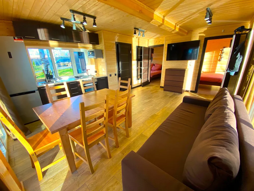 Дом Благодать у пруда с панорамными окнами