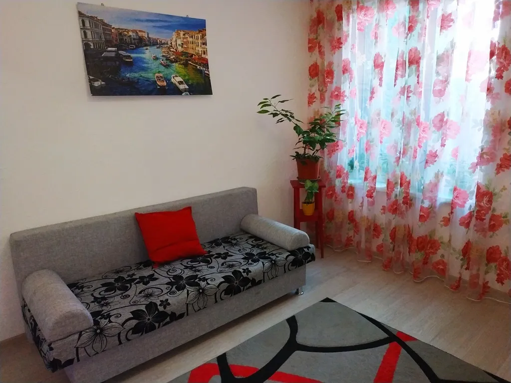 Двухкомнатный дом со своим двориком