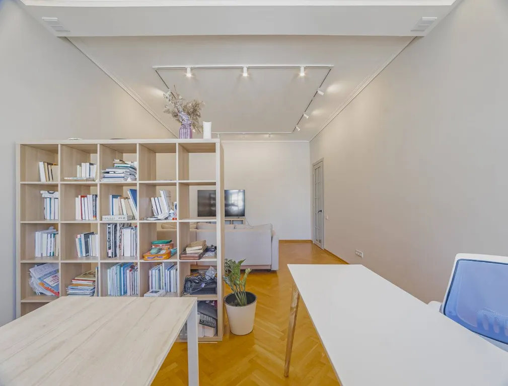 Квартира Четырехкомнатная квартира на бульваре в центре — Санкт-Петербург