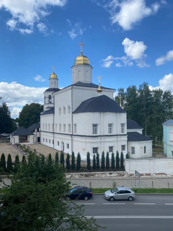 Уютная квартира с видом на Вознесенский монастырь в центре