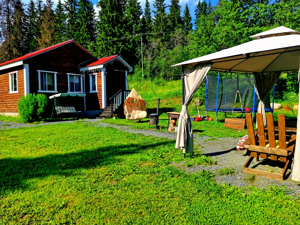 В пешей доступности магазин (900м),кaфе (50м)