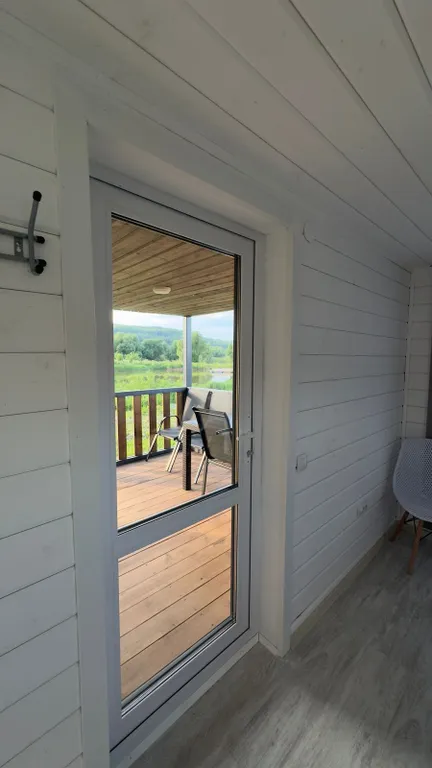 Уютный дом у озера