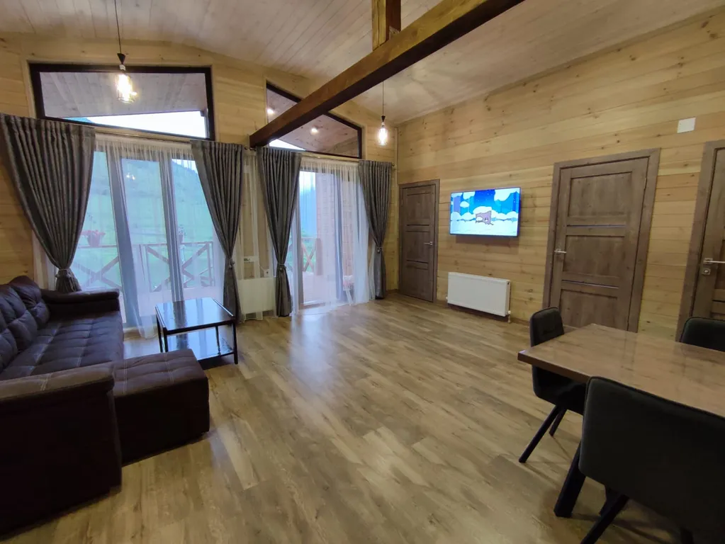 Уютный новый дом с прекрасным видом на горы