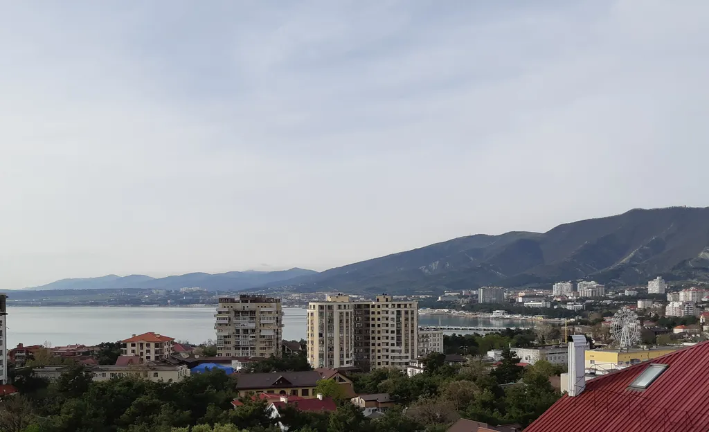 Просторная видовая квартира с кондиционером в 5 минутах от моря