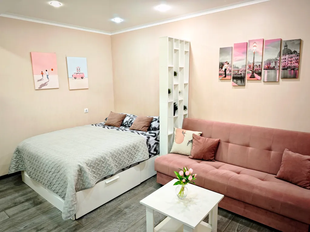 Дизайнерская студия с роскошным камином