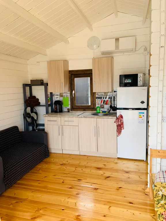 Коттедж Уютные гостевые домики Деревенька — Кучугуры