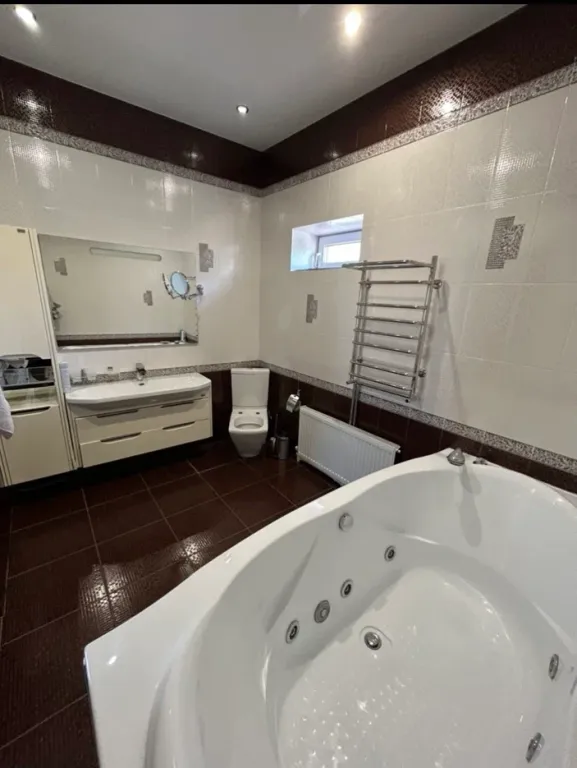 Просторный дом в районе центра