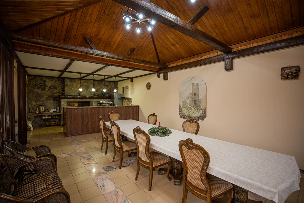 Загородный дом с бассейном и зоной отдыха