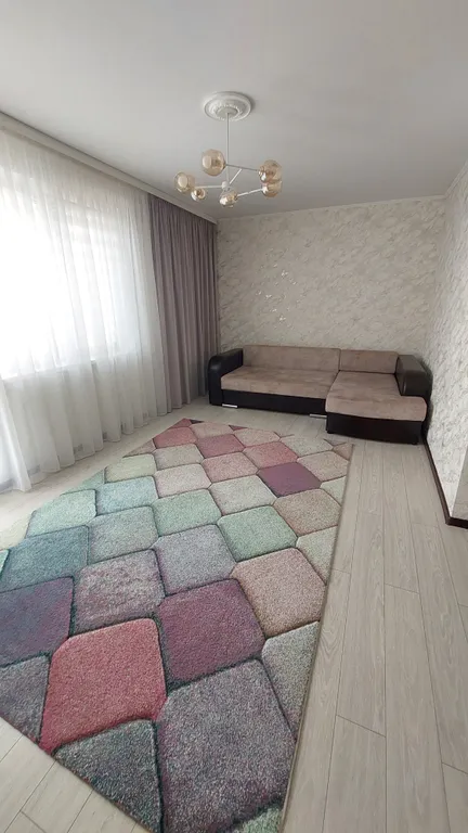 Щорса, светлая, уютная, трехкомнатная квартира