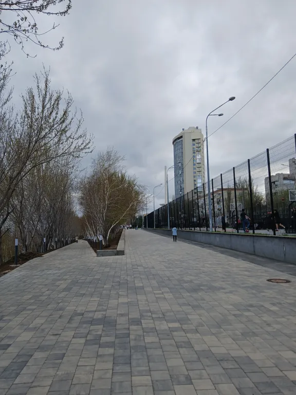 Жизнь с видом реку: огромная лоджия с панорамным остеклением в пол!