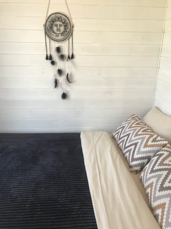 Дом возле озера с 2 террасами и отдельной спальней