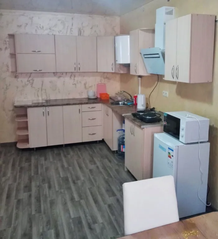 Кирпичный 2-комнатный дом с собственной кухней