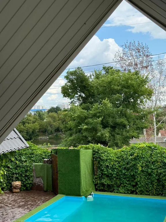 Коттедж на набережной с бассейном