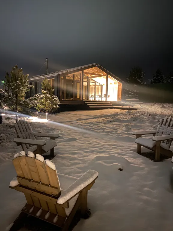 Дача в лесу с панорамными окнами