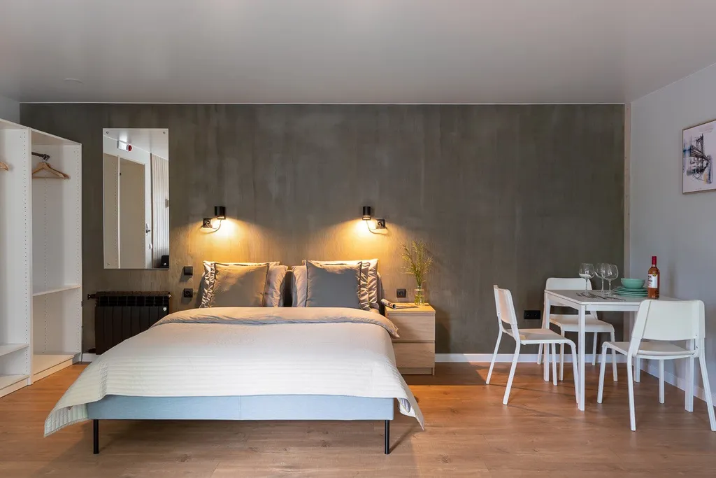 Квартира Четырехместный Люкс W с балконом — аренда посуточно в Владивосток