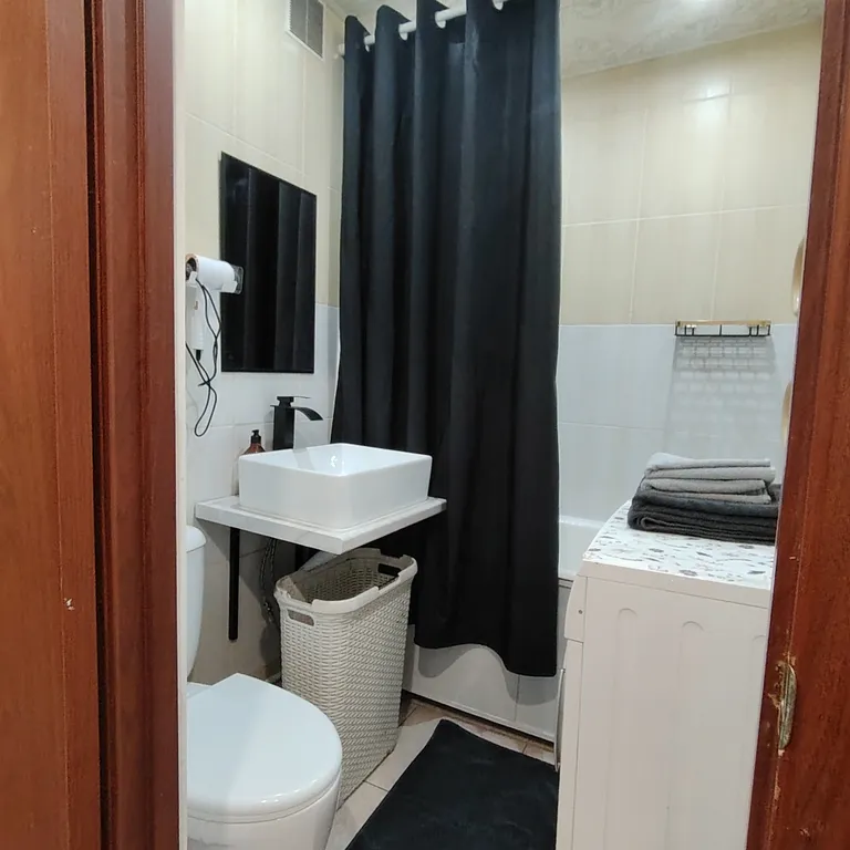 Квартира Квартира в сердце Нефтяников — Омск