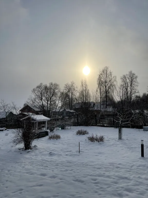 Дом с баней на берегу реки Волга с большой территорией