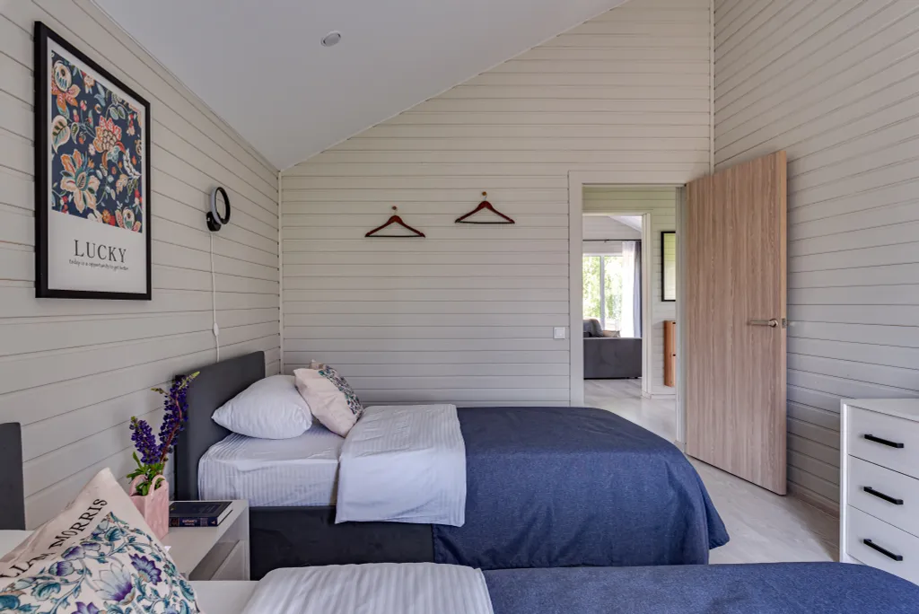 Алтайский - дом с костровой чашей и колонкой Алиса