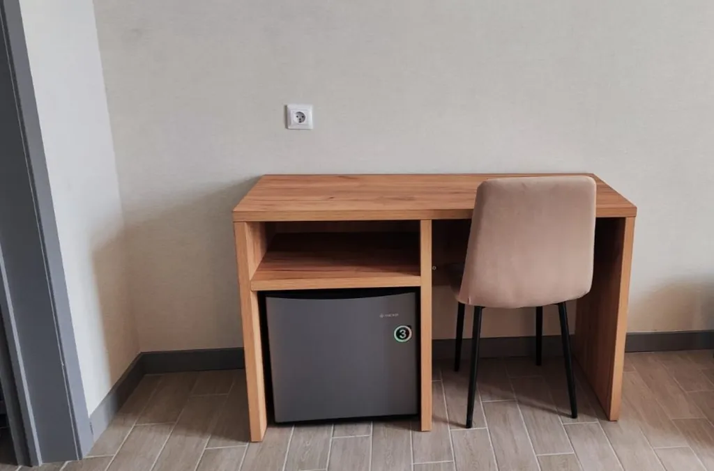 Трехместный номер с балконом с видом на улицу