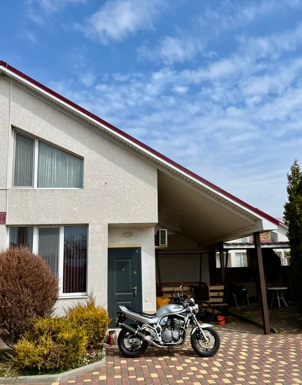 Уютный двухэтажный домик