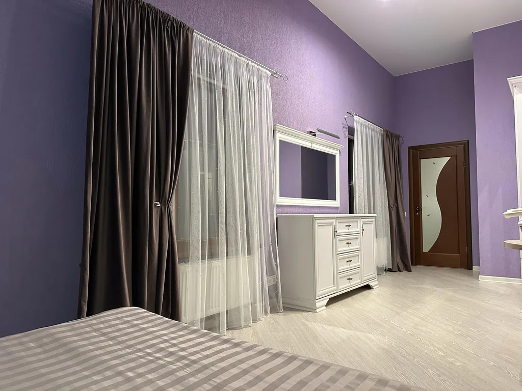 Дом на берегу реки с баней на дровах