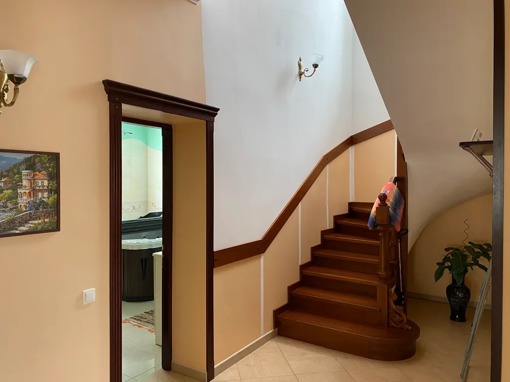 Особняк у моря с баней и бильярдом