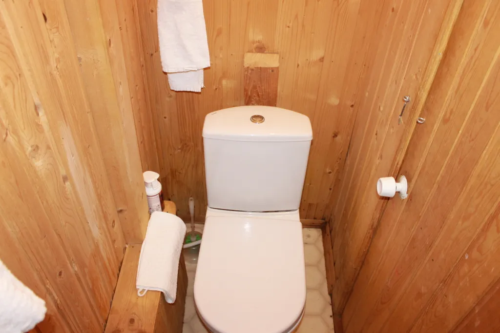 Просторный дом с баней в тихой деревушке у реки