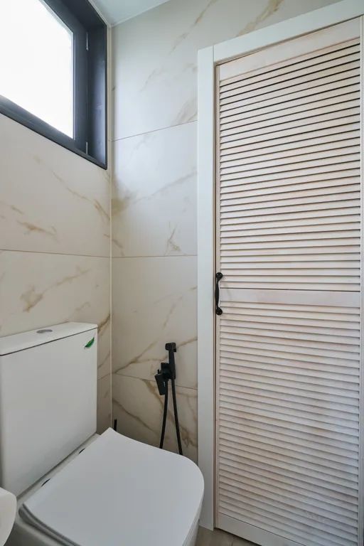 Домик у реки с камином, сауной и чаном