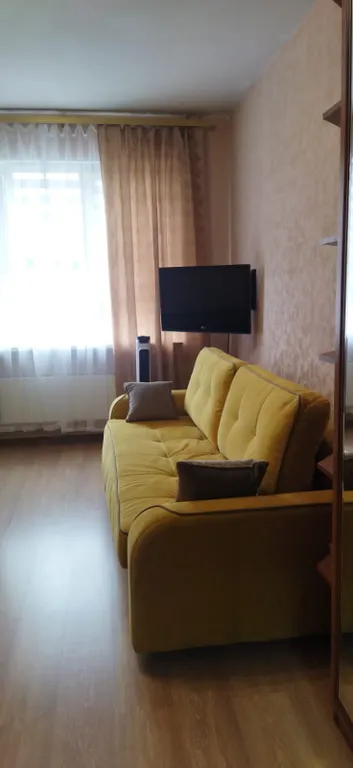 Уютная квартира в тихом спальном районе — аренда посуточно в Петергоф