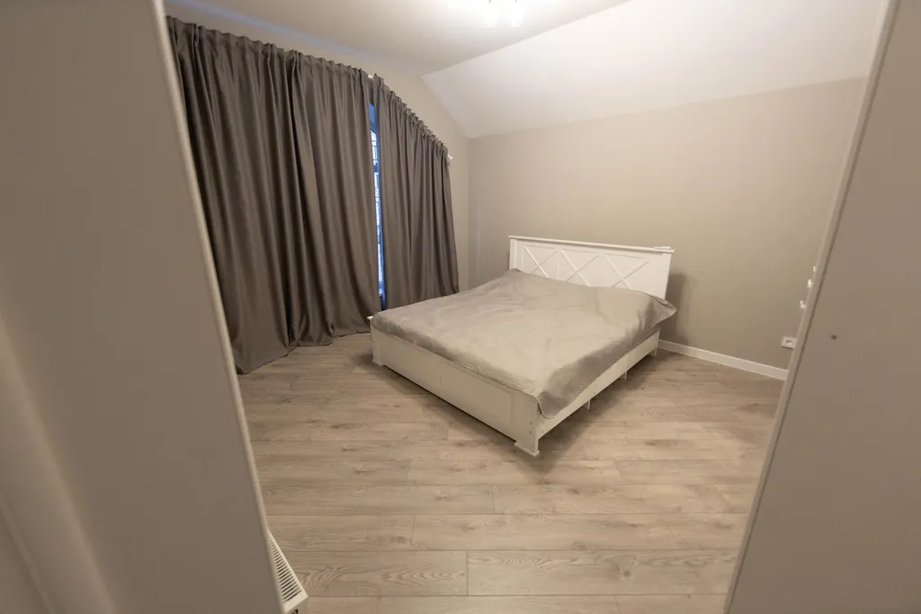 Просторный двухэтажный коттедж на берегу городского пляжа