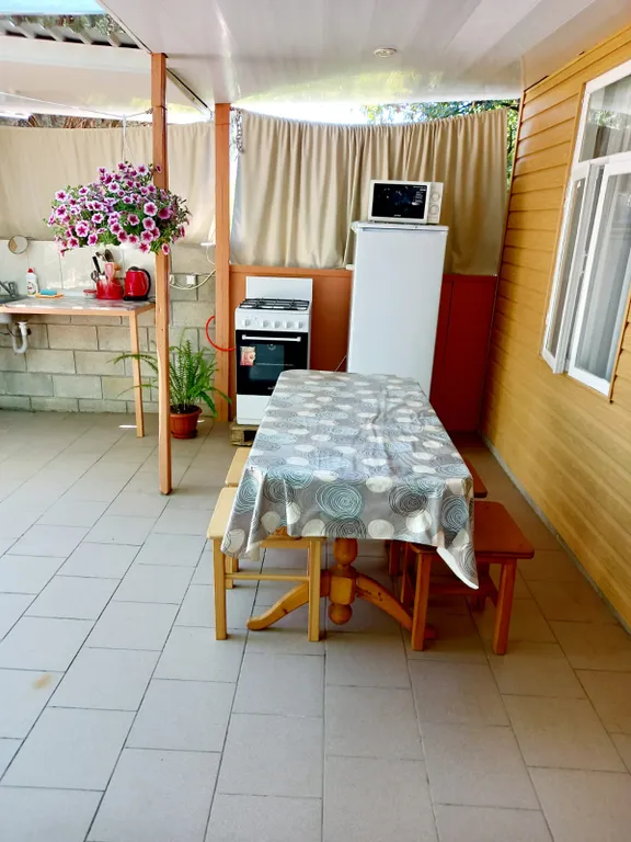 Коттедж Коттедж Уютная дача с зеленым двором и в 5 минутах ходьбы к морю — Кацивели