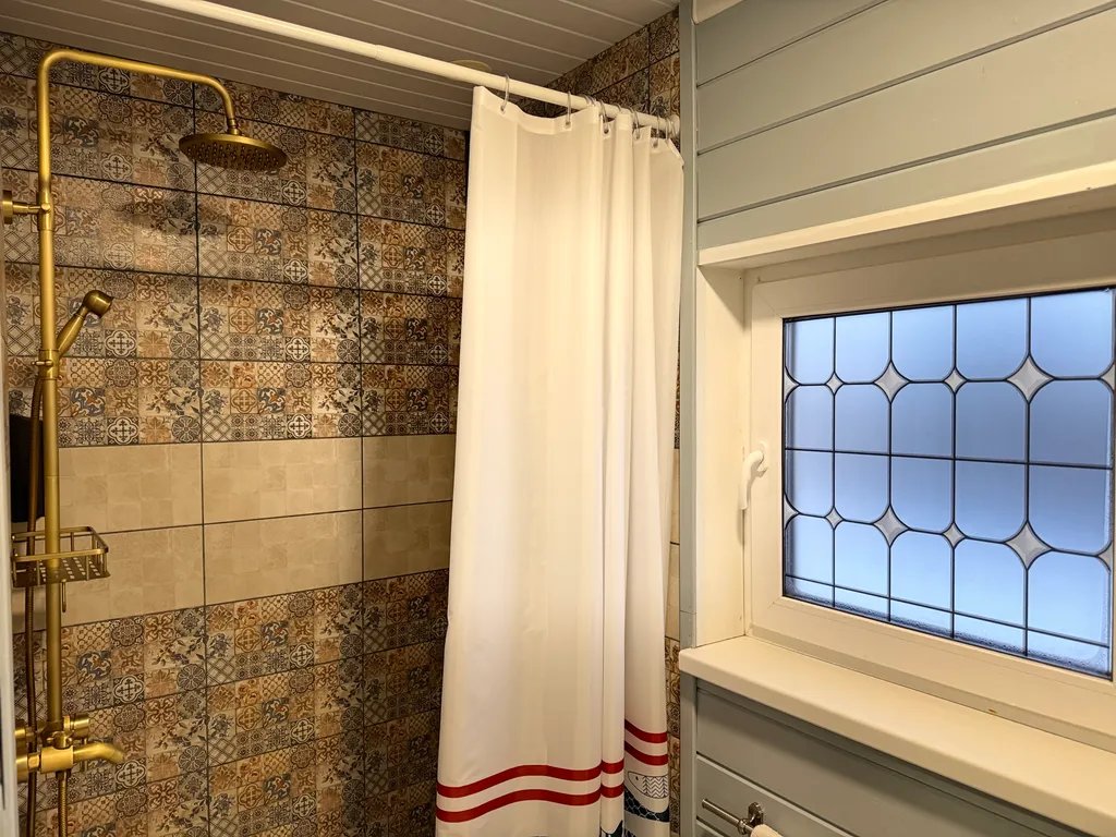 Загородный домик с бассейном и сауной